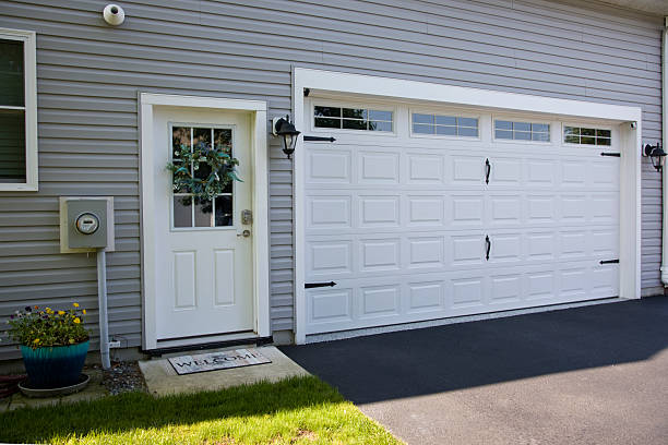 24/7 Emergency Garage Door Panel Replacement experts in East Troy, WI